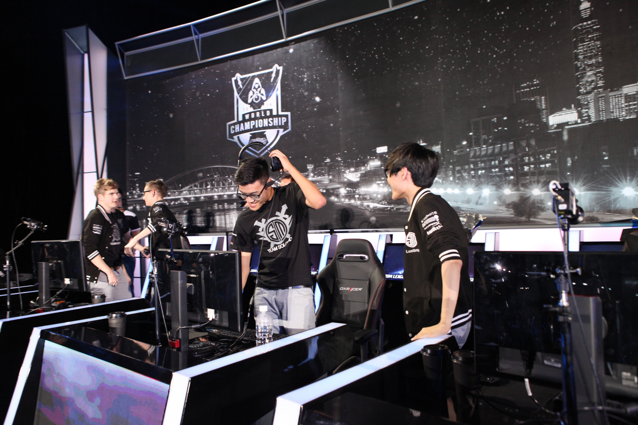 T1战胜IG晋级瑞士轮，小吕布艾希关键发挥定乾坤｜英雄联盟比赛战报